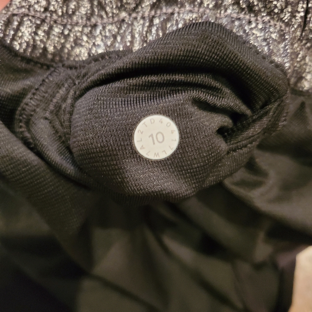 Lululemon Silver Metallic Hotty Hot Shorts II -   4 inch  - Size 10 - Picture 11 of 12